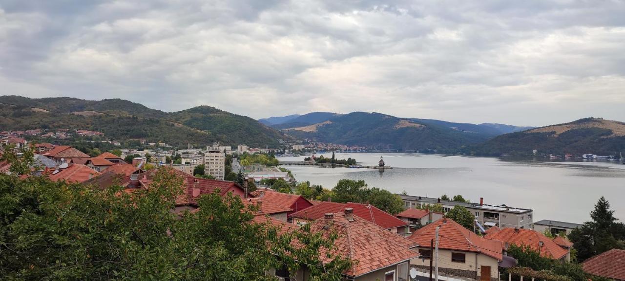 Casa Rebeca Hotel Orşova Buitenkant foto