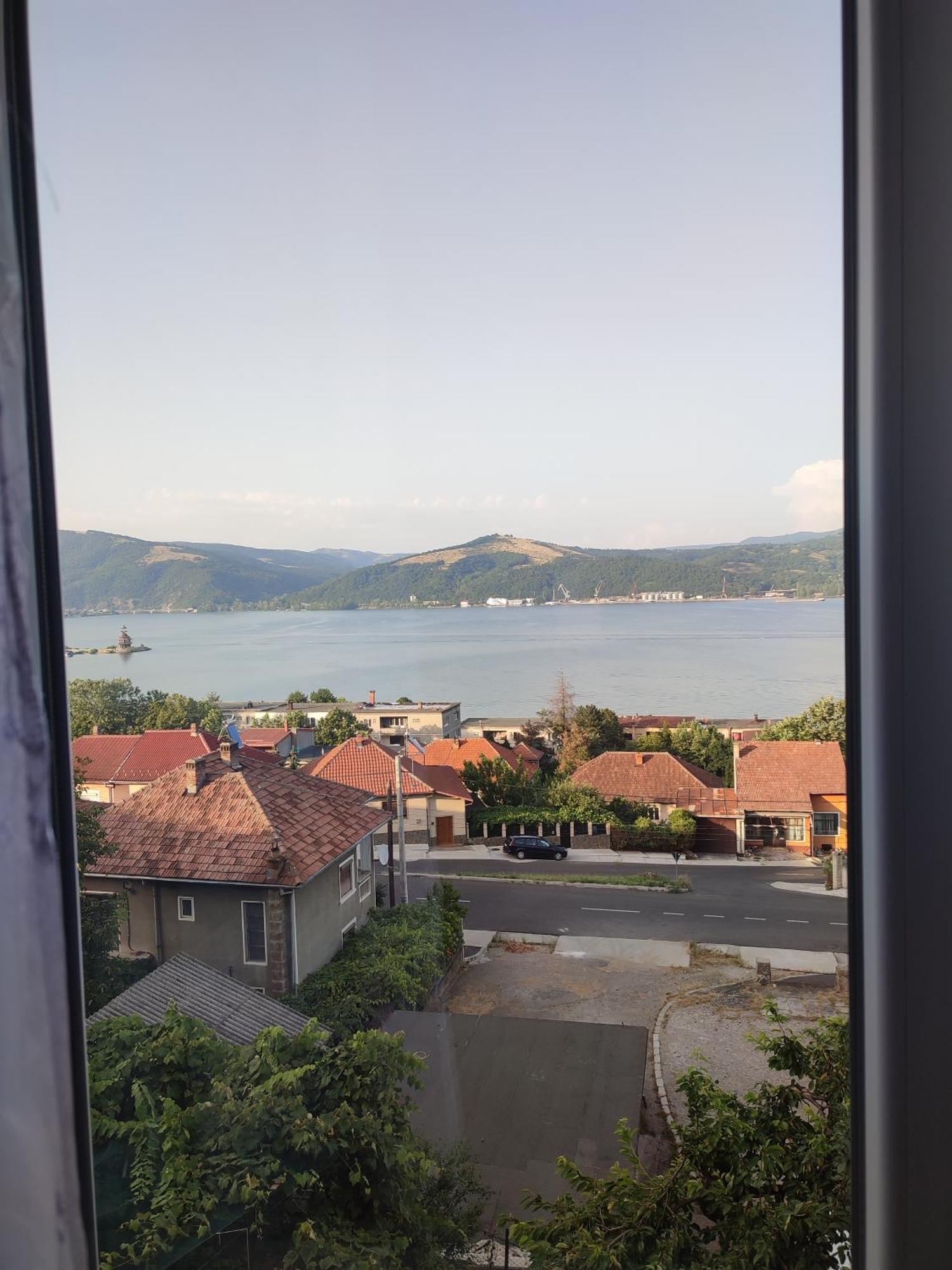 Casa Rebeca Hotel Orşova Buitenkant foto