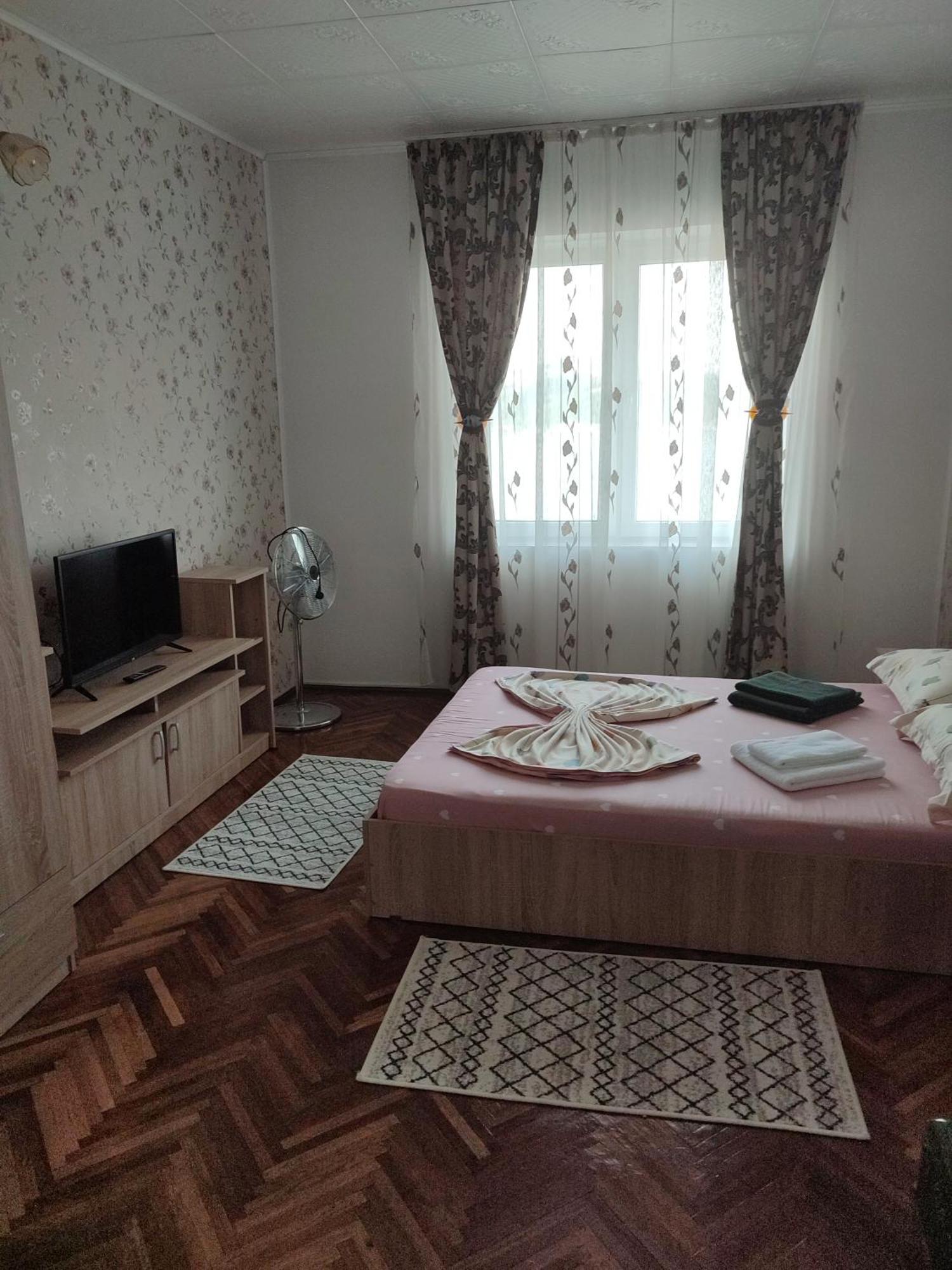 Casa Rebeca Hotel Orşova Buitenkant foto